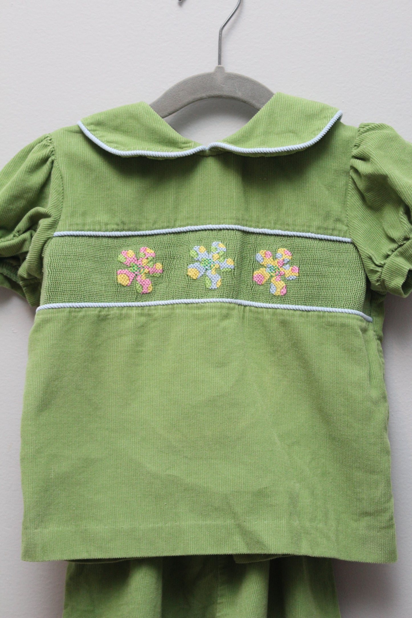 Castles & Crown • Green Pincord Flower Smocked Pant Set • 4T